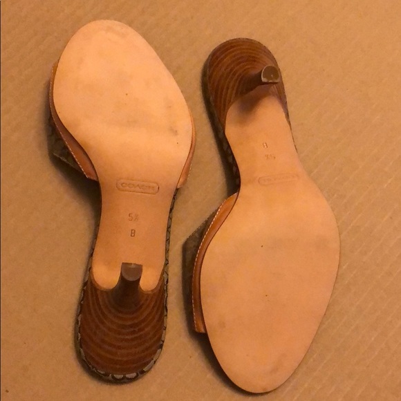 COACH  size 5 1/2 - Picture 3 of 5